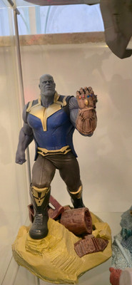 Marvel Thanos Figur mit Infinity Gauntlet blau-goldenes Outfit Kunststoff