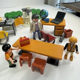 Playmobil 4342 Furnished School Building-Near Complete With Extras OG Box/Manual