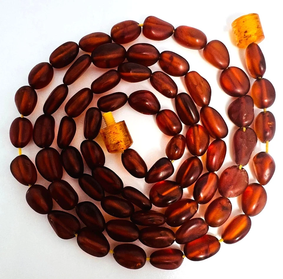 Colar longo de âmbar conhaque - 63cm - Âmbar natural com trava de torção - Imagem 2 de 3