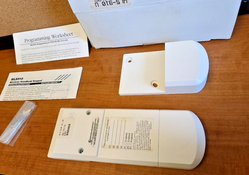 DSC Wireless Wire-Free Alarm Keypad RARE WLS-910 with Panic Buttons Fire Police - Image 3 of 4