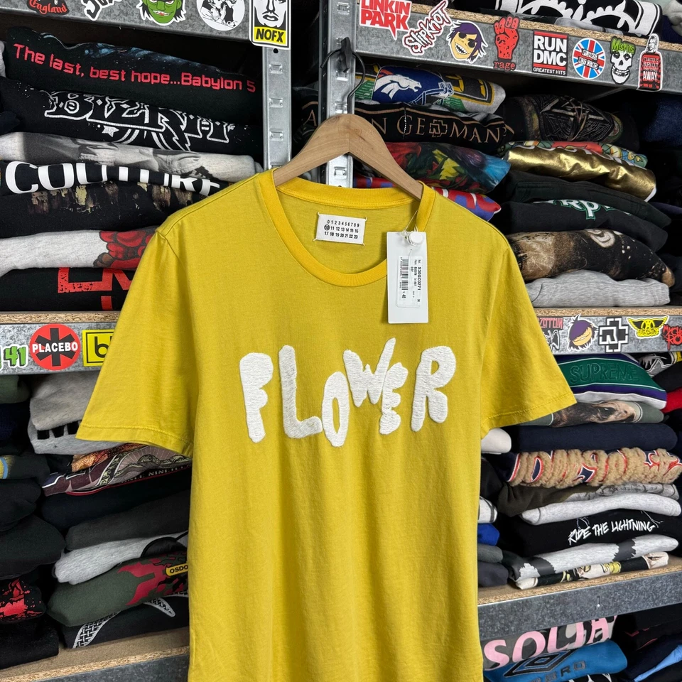 CAMISETA NUEVA CON ETIQUETAS MAISON MARTIN MARGIELA PRIMAVERA/VERANO 2010 LOGO "FLOR" Talla 48 (~M) Foto 2 de 4