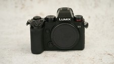 Mint - LUMIX DC-S5 24.2MP FULL FRAME MIRRORLESS CAMERA - only 1600 shutter count