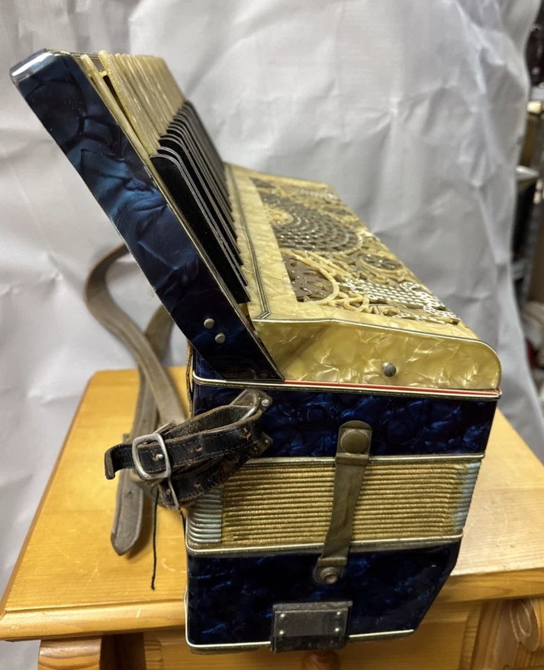Collectible: Vintage Accordion Royal Standard #102 - Image 3 of 4