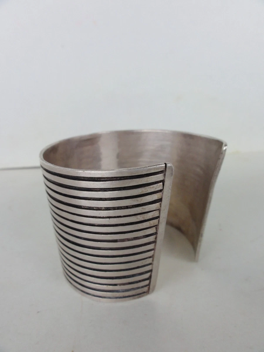 Bracelet Ancien En Argent Massif XIXe Siècle - Breloques, Style Gourmette Creux, Occasion