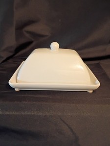 Maison Home Essentials Covered Butter Dish.                         (21)t