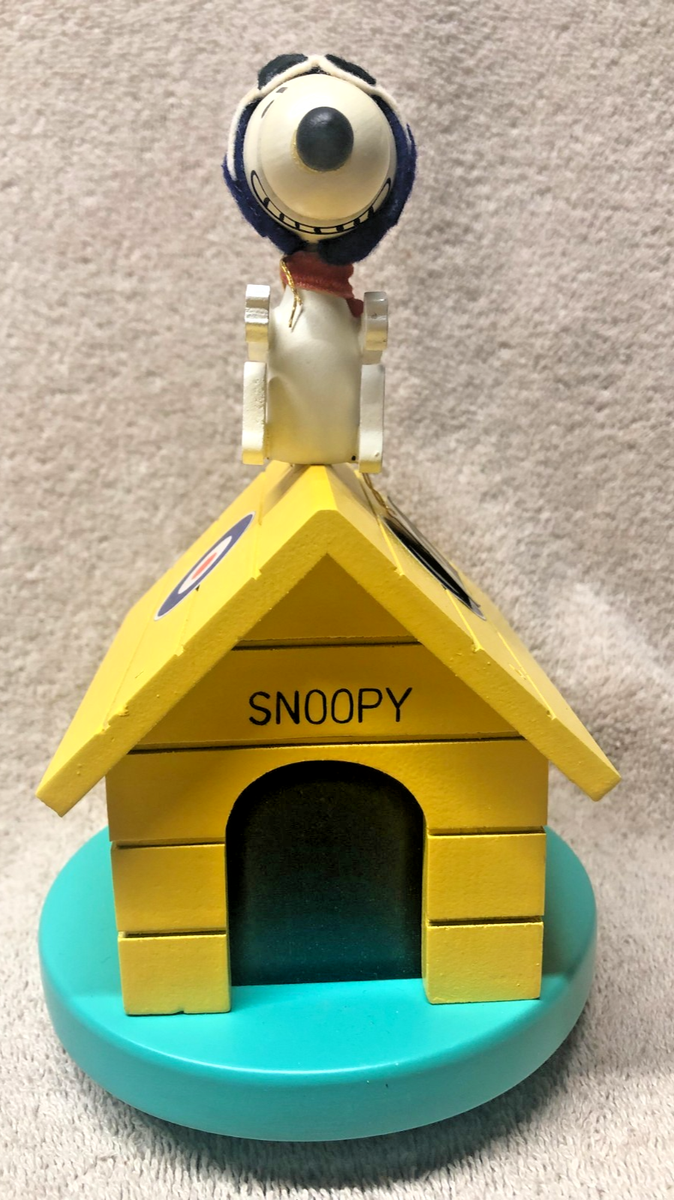 SNOOPY MUSICAL DOGHOUSE 1968 wood music box peanuts WWI flying ace