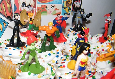 DC Super Hero Girls Cake Toppers Set - 14 Deluxe Figures With Hero Ring & Tattoos