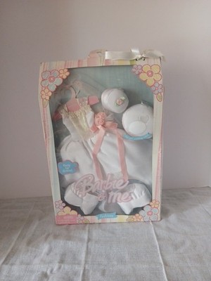 BARBIE AND ME FASHIONS WEDDING DRESS AND CAKE  OUTFIT . NRFB 