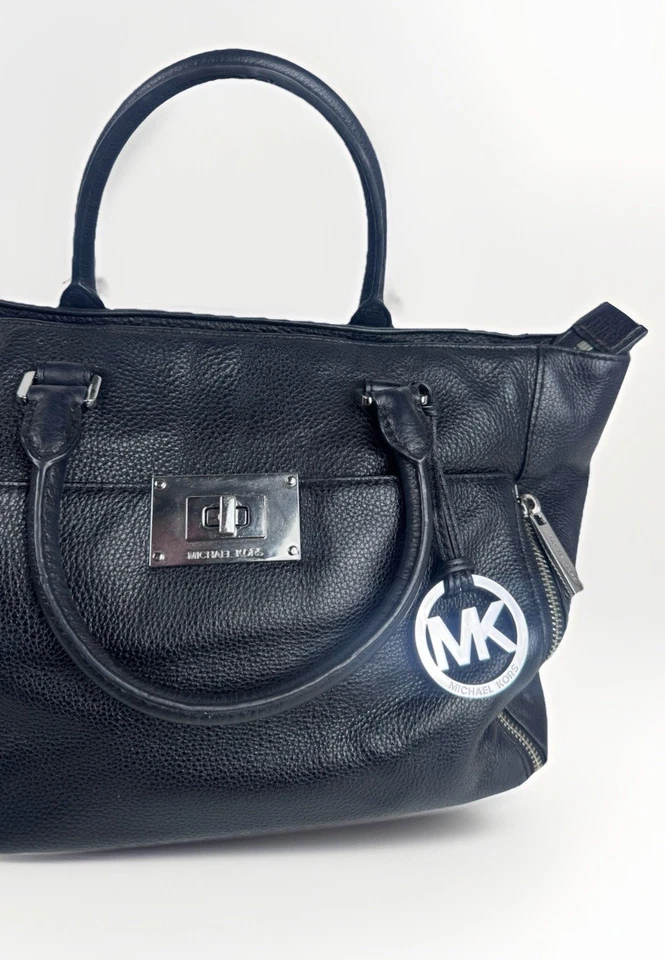 Bolso de Mano Michael Kors Sloan Grande Cuero Guijarro Negro con Bloqueo Giratorio Foto 4 de 4