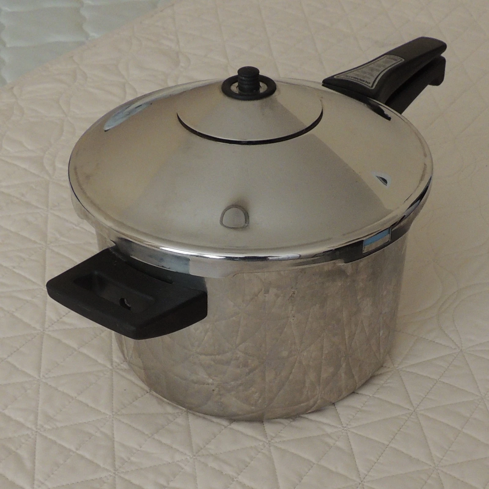 Preowned Kunh Rikon Duramatic Stainess Steel Pressure Cooker 6 qt.
Opens in a new window or tab