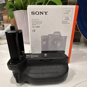 Sony VG-C4EM Vertical Grip Black for Sony Alpha A7 IV and A7RV Shutter Release