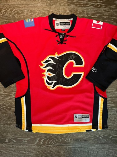 Calgary Flames Jersey Team Autographed Red Reebok L - Picture 1 of 7