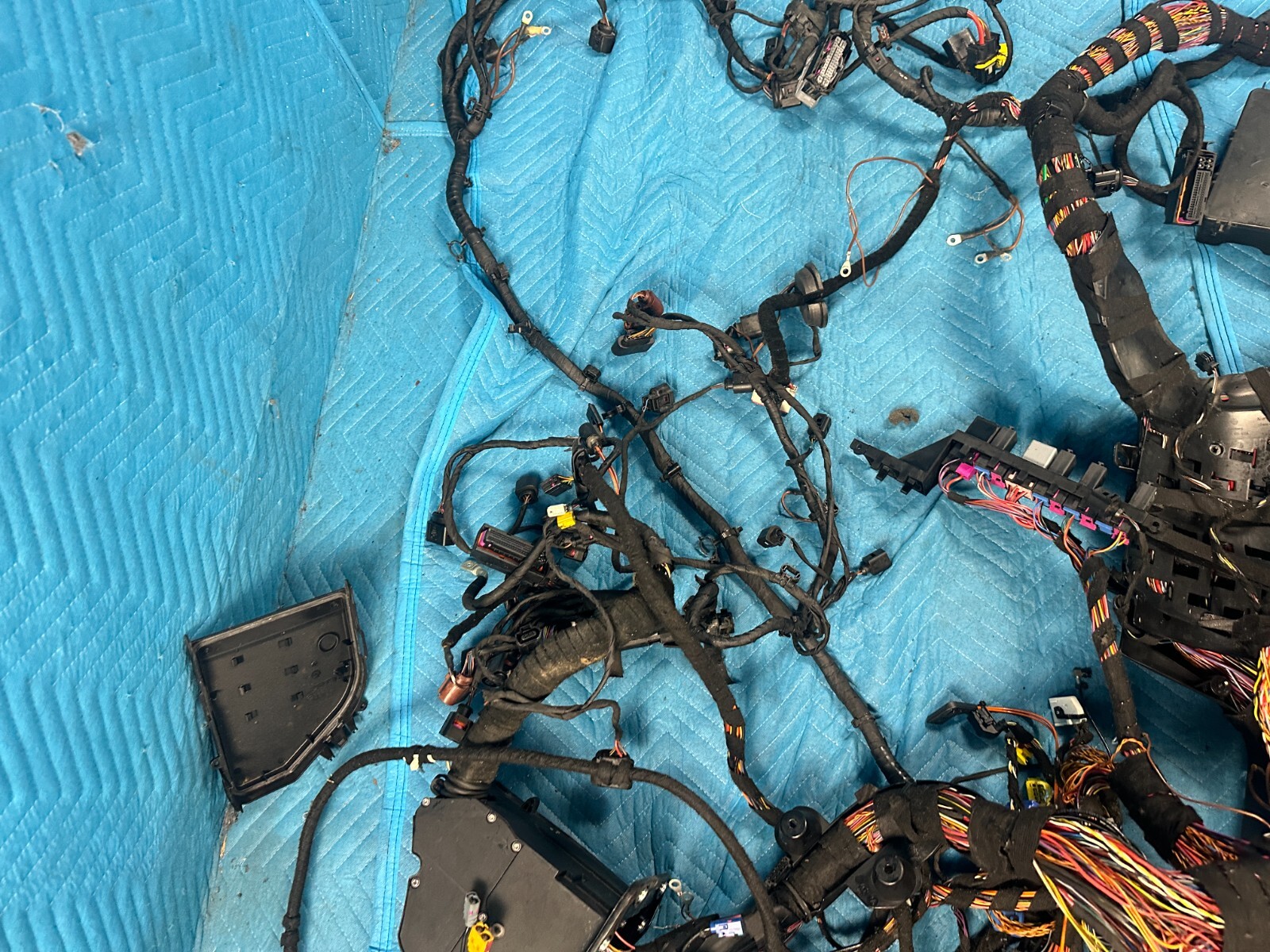 Bentley Cont Flying Spur Engine Room Bay Fuse Box & Wiring Harness 29k 2009 OEM