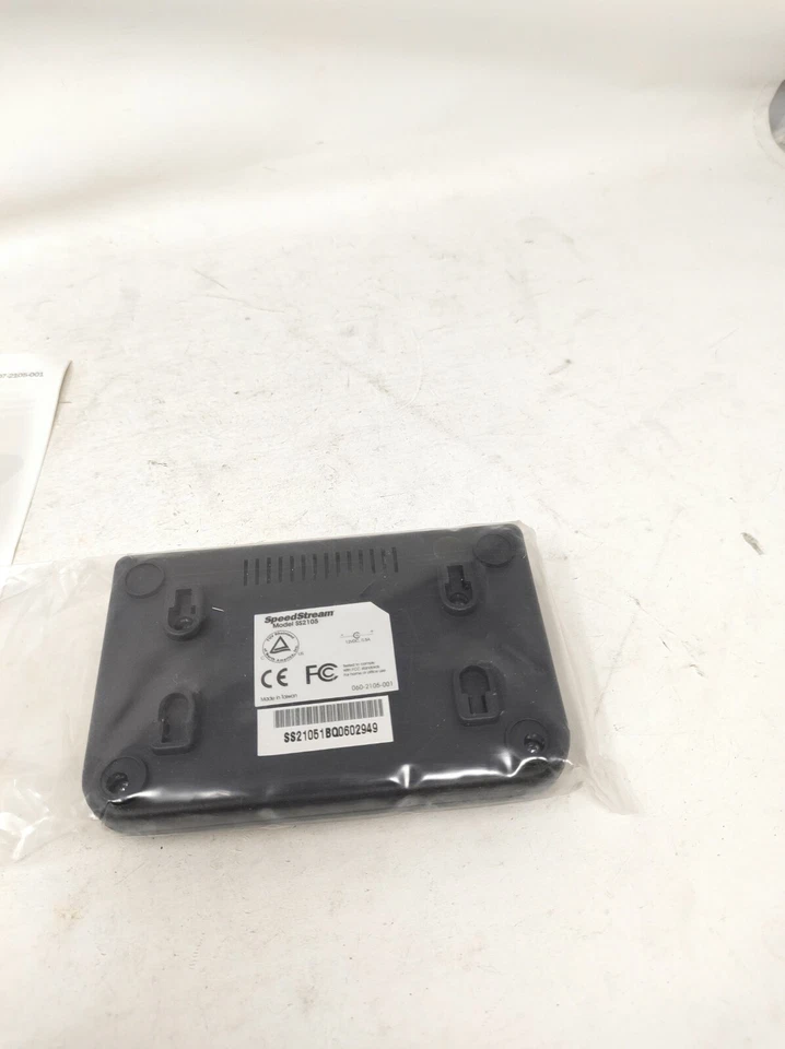 SpeedStream SS2105 5-Port Fast Ethernet Switch 10/100 Mbps - Image 4 of 4