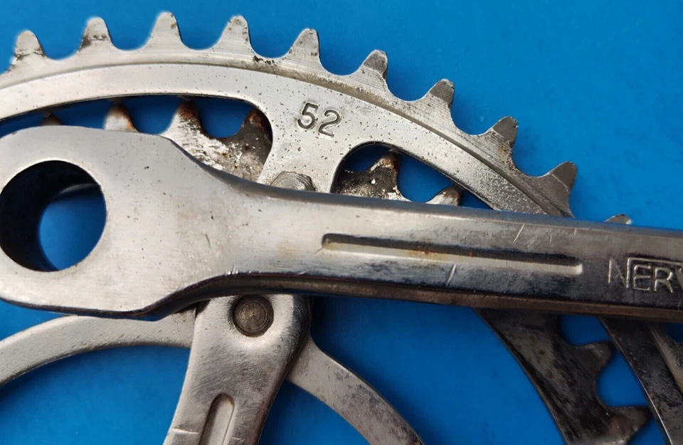 JUEGO DE BIELAS NERVAR HECHO EN FRANCIA ACERO ALEACIÓN LIGERA 52/42 GUARNITURA BICI VINTAGE Foto 4 de 4