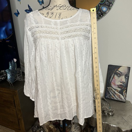 Torrid Women’s Shirt Top Size 0/12/L White Eyelet Lace Embroidered Hi-Lo Blouse - Picture 9 of 15