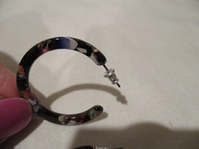 AVON MULTI COLOR HOOP EARRINGS W/SILVERTONE POST  1 1/4" D  - Image 4 of 4