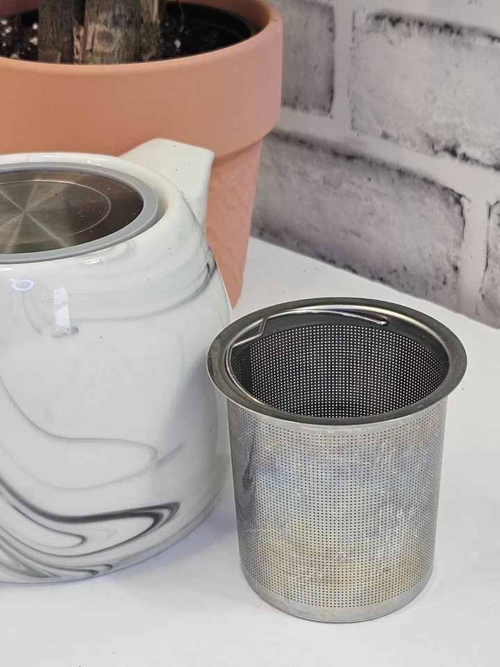 Hebridean Enja Greg Tea pot with strainer -personal Size, White And Gray Marble - Image 4 of 4