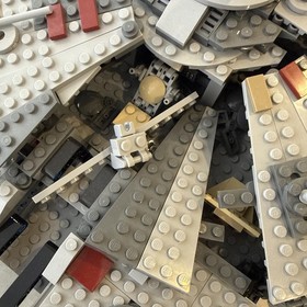 LEGO Star Wars: Millennium Falcon (7965) Set no manuals. Incompletes.