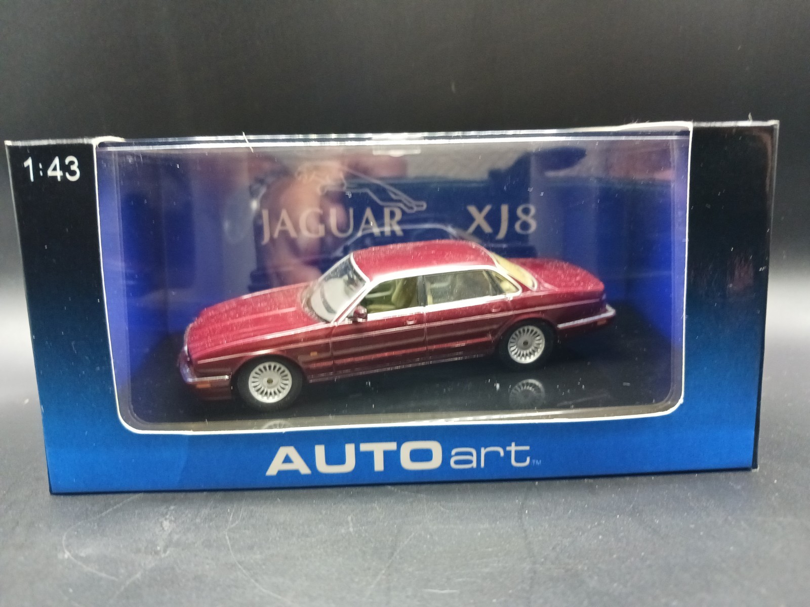 Autoart 1:43 Jaguar XJ8 Red 53572
