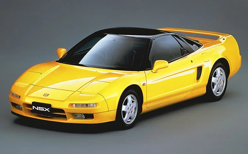 The canopy of the NSX was inspired by an F-16 fighter jet, to give the driver superior panoramic visibility.