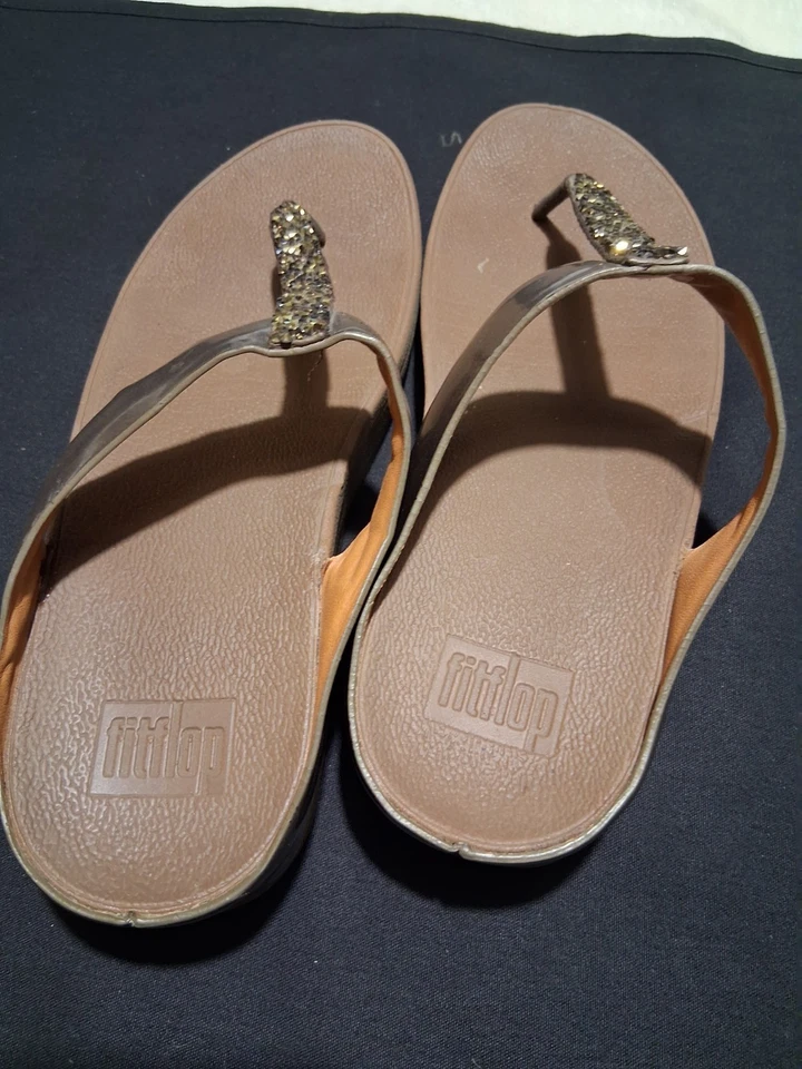 Chanclas Fitflop Fino Puntera Bronce Cuña 8 Estilo #C89-012 Brillo Tachonado Foto 2 de 4