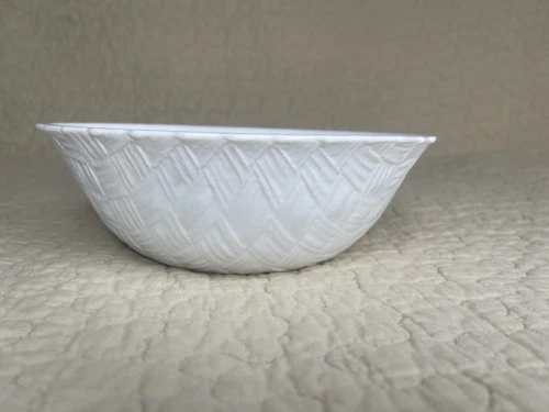 Vintage Indiana Glass Weavetex Milk Glass Serving Bowl 9” Basketweave