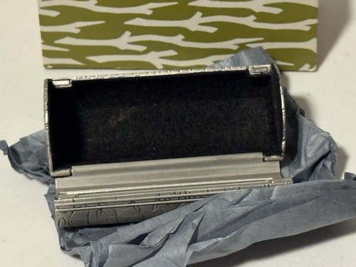 Lisa Jenks For Origins Deluxe Lipstick Case Mirrored - Picture 6 of 8
