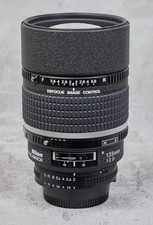 NIKON AF DC NIKKOR 135 mm 1:2 D (portrait) b