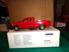 AMT Ertl Bright Red 1997 Ford F-150 Styleside Pickup Plastic Promo Pick-up W/Box