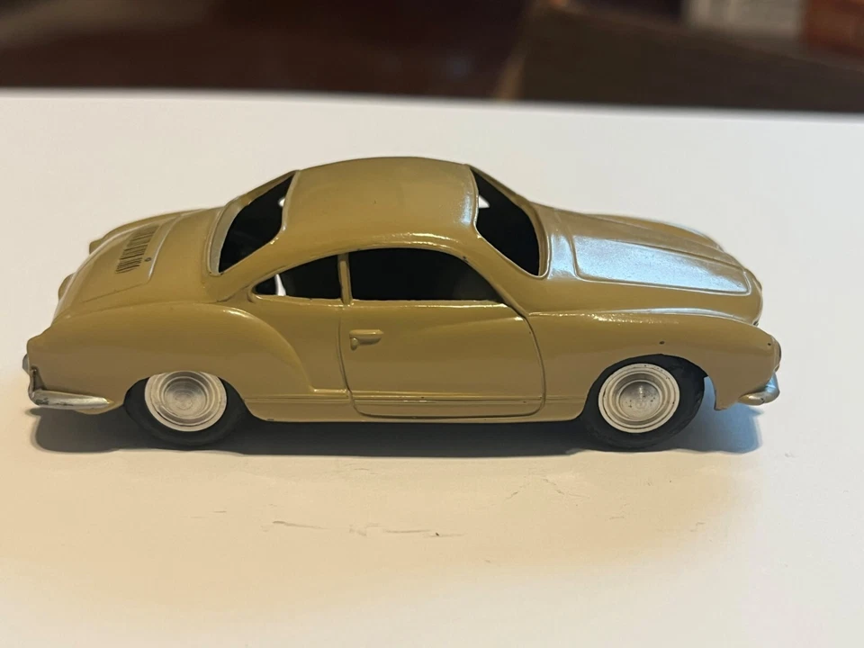 Original Marklin VW Karmann Ghia #8021, Excellent in Fawn with original box - Image 4 of 4