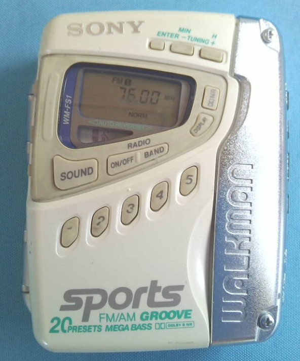 ポータブルプレーヤー SONY sports FM/AM WALKMAN / WM-FS1 SONY Sports Radio Cassette Walkman WM-FS1 White FM/AM Groove