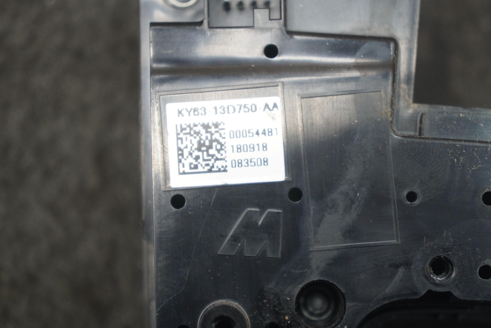 Console Control Switch Panel Hazard Radio KY63-13D750-AA Aston Martin Vantage 19