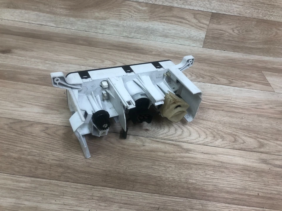 LAND ROVER FREELANDER 原始设备制造商前交流气候控制加热器开关 2004-2005 — 第 4/4 张图片