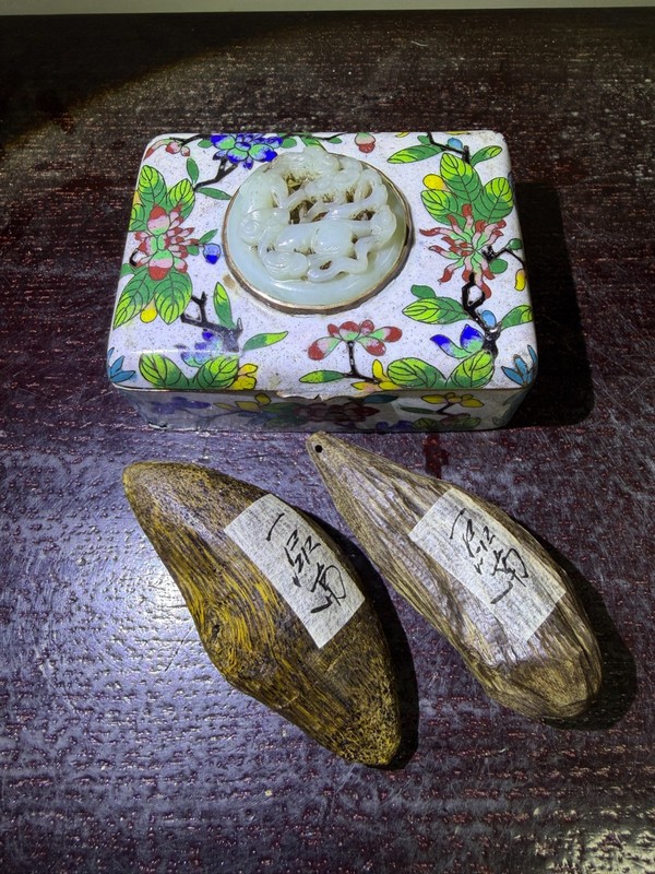 Rare Antique/ Vtg. Chinese Jade Cloisonne Box, Agarwood Nuggets