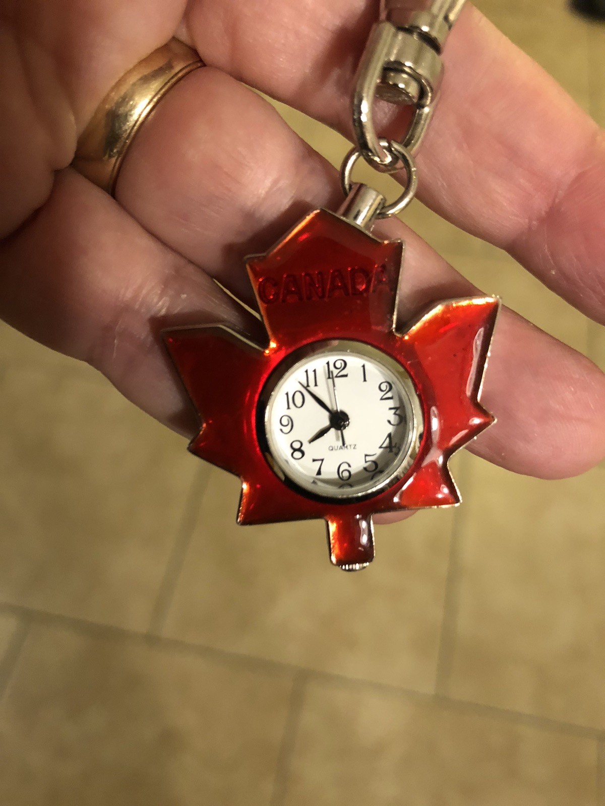 Untested Canada Maple Leaf-Shaped Watch keychain … - image 1