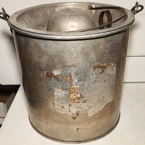 Vintage Aluminum Floating Minnow Bucket "Featherweight Floater" W.W. Faris