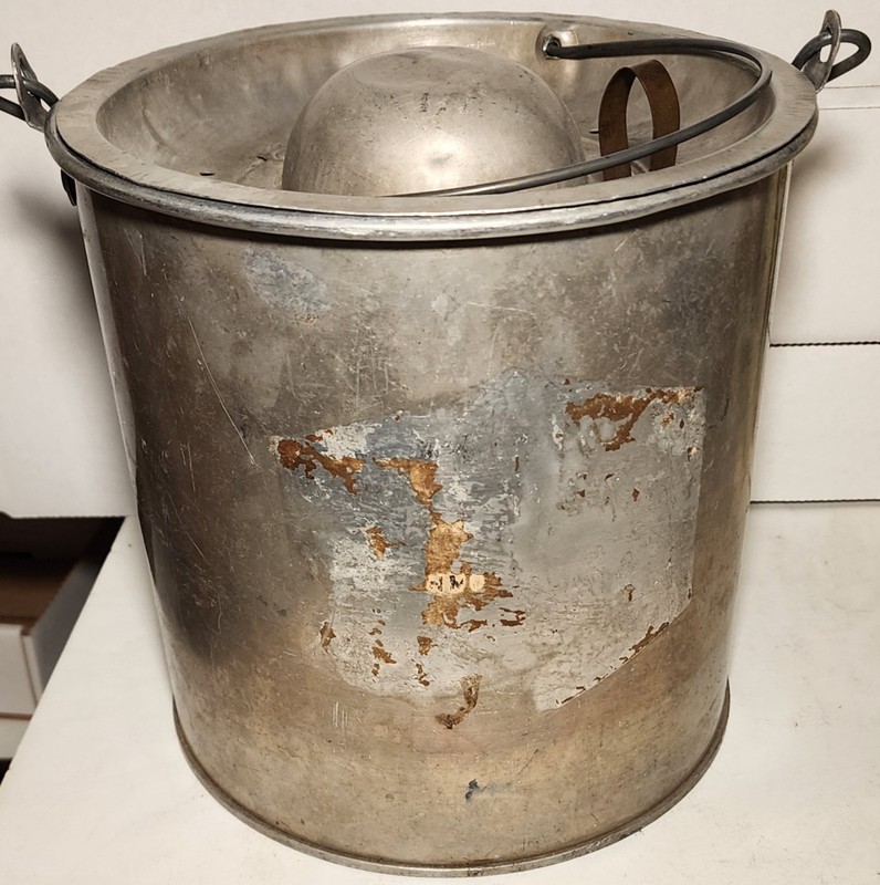 Vintage Aluminum Floating Minnow Bucket "Featherweight Floater" W.W. Faris