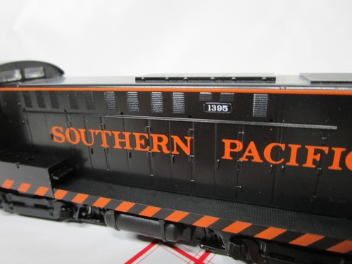 Stewart HO SP Southern Pacific DS-4-4-1000 Diesel Locomotive #1395 DCC Ready LED - Picture 8 of 10