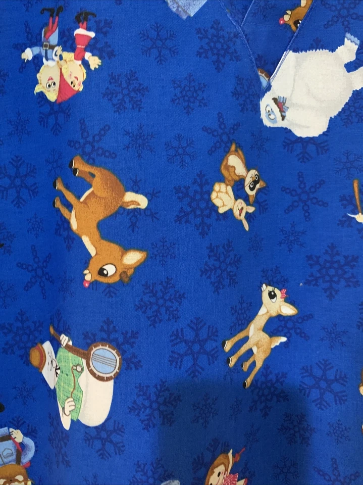 UNIFORME EXFOLIANTE TOP RUDOLPH & FRIENDS 2XL Hecho a Mano Azul Mangas Cortas Usado en Excelente Condición Foto 3 de 4