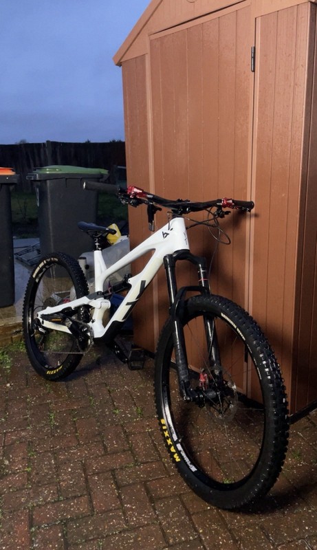 2019 Yt Jeffsy 27.5 CF Full Suspension MTB Size Large Excellent Condition