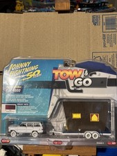 Johnny Lightning Tow & Go 1981 Jeep Wagoneer With Tiny House , White Lightning 