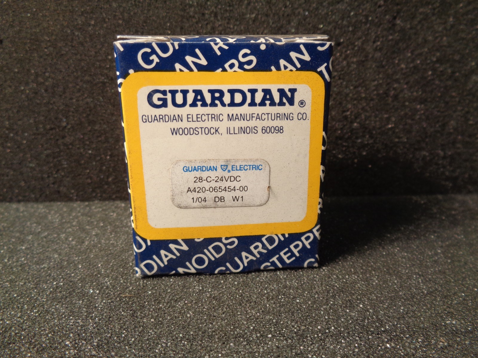 Guardian 28-C-24D Linear Solenoid 24 VDC 116 ohm 5.2 W 21.129 N Pull