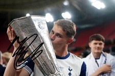 Micky Van De Ven Tottenham 2025 Europa League Signed Pre-Print 6x4 PHOTO Gift