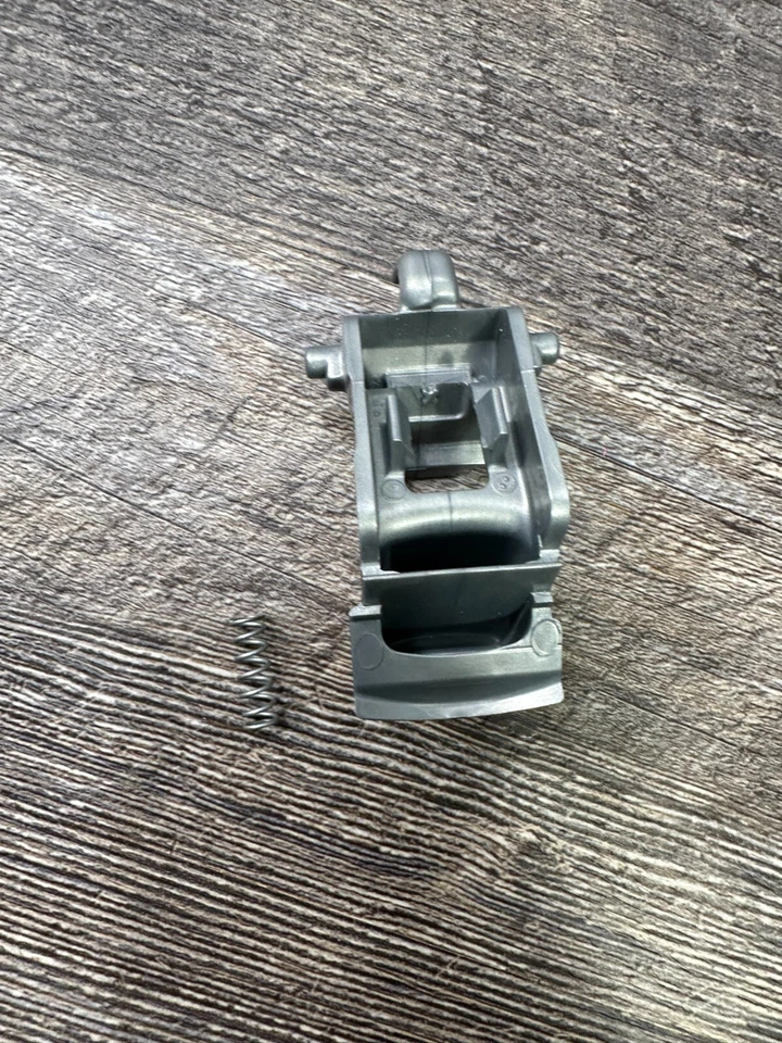 Captura de liberación de ciclón de vacío DYSON DC25 - 911037-02 - con resorte Foto 3 de 4