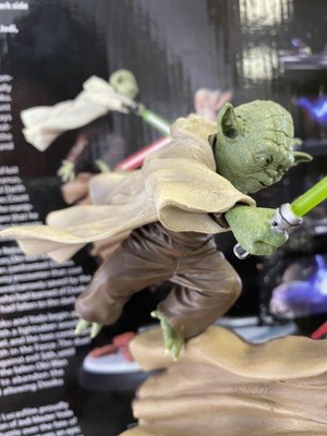 Sideshow Star Wars Episode 2 Yoda vs Dooku Diorama Limited