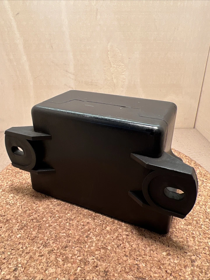 Mercedes Part#0015459832 OEM Glow Plug Relay Cover - Image 3 of 4