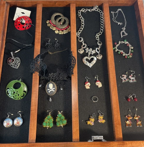 Vintage Mod Mixed Lot 17 Holiday Costume Jewelry Christmas Valentine's Halloween