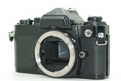 [Gut/Pilz im Sucher] Nikon FE schwarz analoge Spiegelreflexkamera 35 mm nur G...