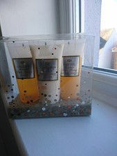 BOOTS ROYAL JELLY PURE HONEY 3 X 100 ML BATH&BODY GIFT SET DISCONTINUED